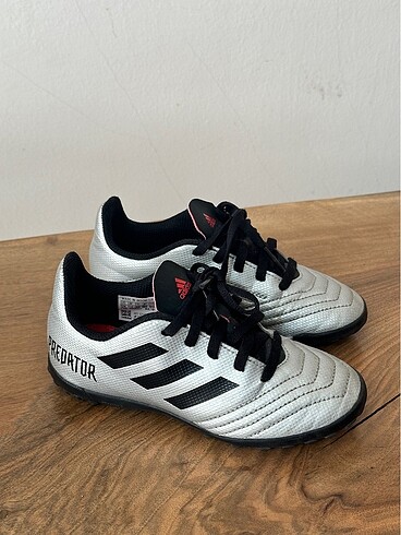 30 Beden Adidas çocuk halı saha