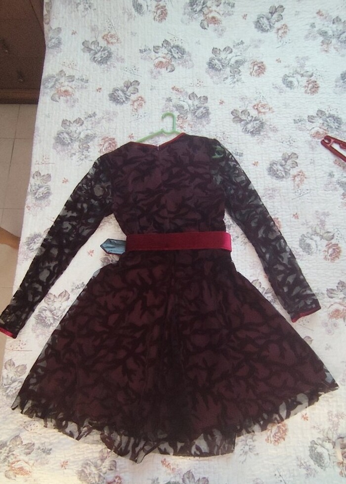 Tül kadife detaylı bordo elbise - Görsel 2