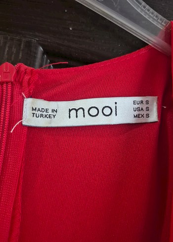 Uzun Kollu Kırmızı Drapeli Kadın Abiye Elbise - Görsel 3