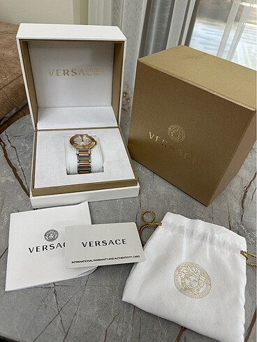 Beden Versace saat