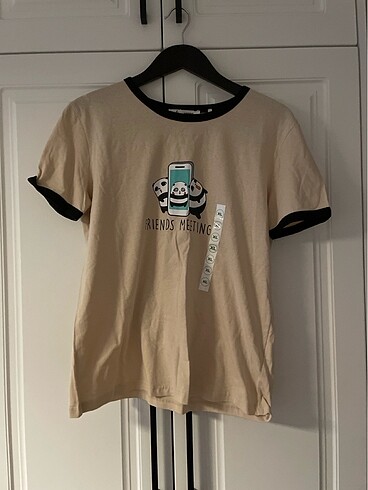 Etiketli trend tshirt