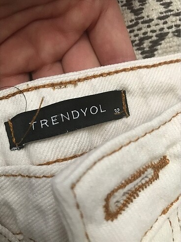Trendyol & Milla Krem rengi jean