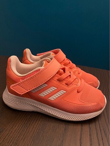 26 Beden Adidas Spor Ayakkabı 26,5 Numara