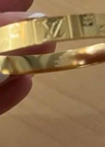 Louis Vuitton Altın Tokalı Bilezik - Görsel 2
