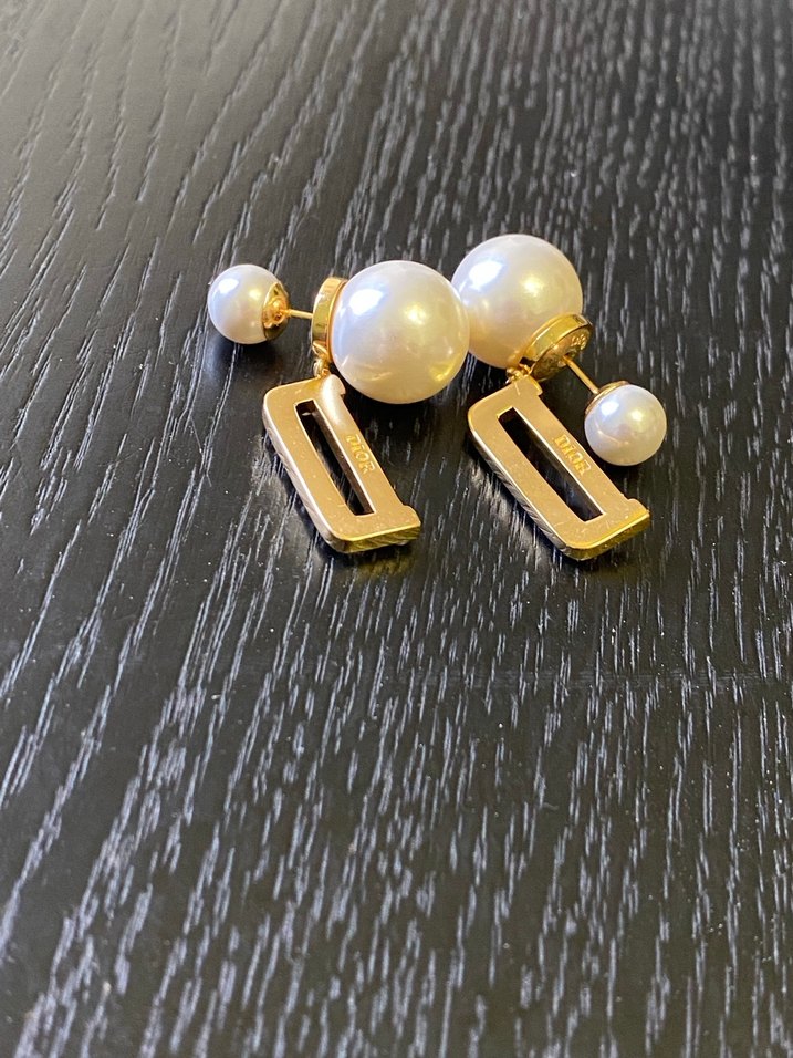 Dior D harfli  ithal küpeler - Görsel 4