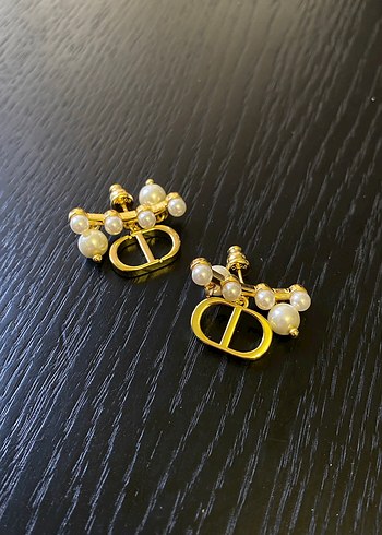 Dior küpeler Altın Renkli Mini İnci Detaylı Küpeler - Görsel 7