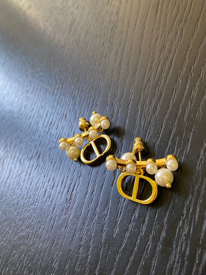 Dior küpeler Altın Renkli Mini İnci Detaylı Küpeler - Görsel 2