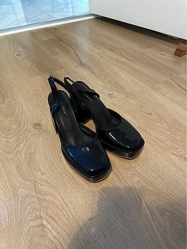 Apartman topuk siyah ayakkabı