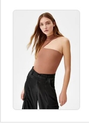 Bershka Dekolte Detaylı Asimetrik Body