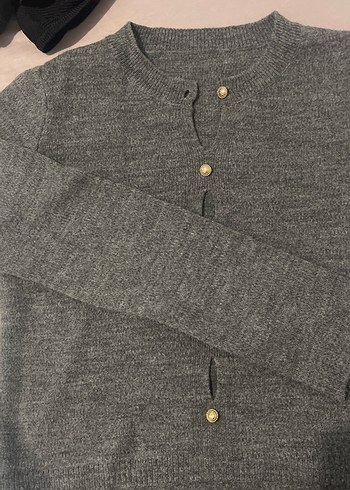 Gri Düğmeli Kadın Hırka - Görsel 2