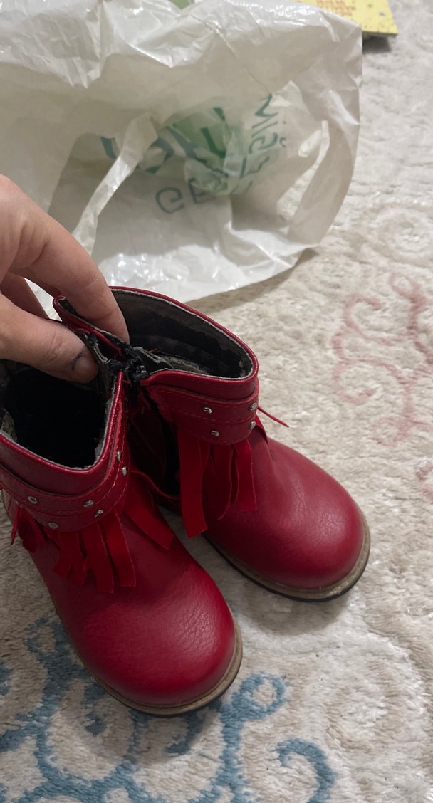 Kızlar için Kırmızı Tokalı Püsküllü Bot - Görsel 2