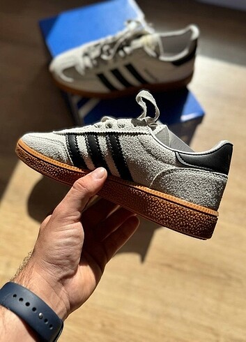 Adidas Adidas Spezial Handball ürün ithal üründür orjinali ile bire bi