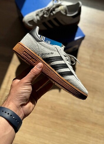 Adidas Spezial Handball ürün ithal üründür orjinali ile bire bi