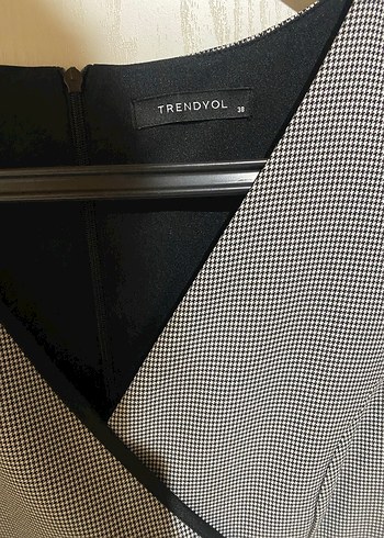 Gri Midi Kemerli V Yaka Kolsuz Elbise - Görsel 2