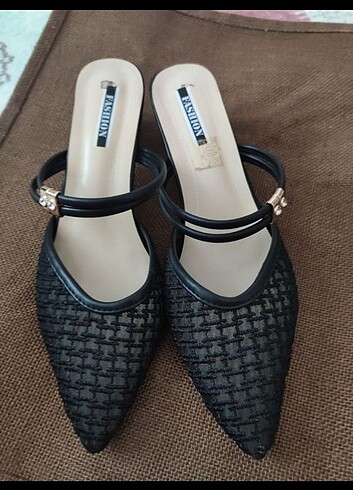 On Fashion Siyah kadın topuklu ayakkabı