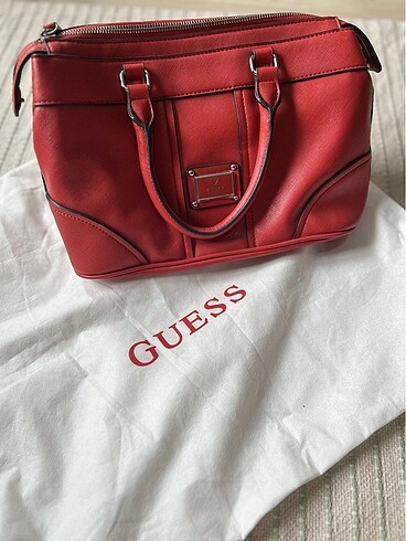 Guess Guess kırmızı çanta, orjinal, kullanılmamış, tertemiz