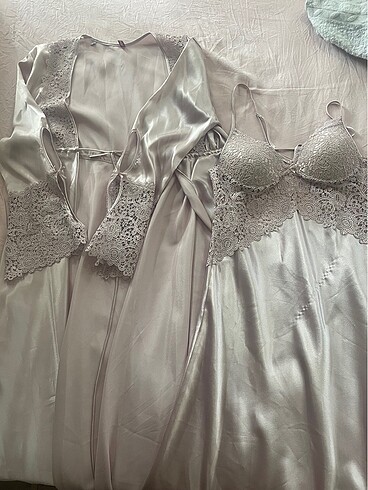 Pierre Cardin saten dantelli sabahlık pudra renk