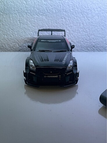 Beden Renk Solido LBWalk Nissan GT-R R35 koleksiyonluk model