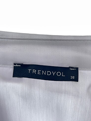 38 Beden beyaz Renk Trendyol & Milla Gömlek %70 İndirimli.