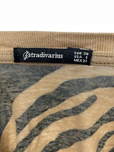 38 Beden çeşitli Renk Stradivarius T-shirt %70 İndirimli.