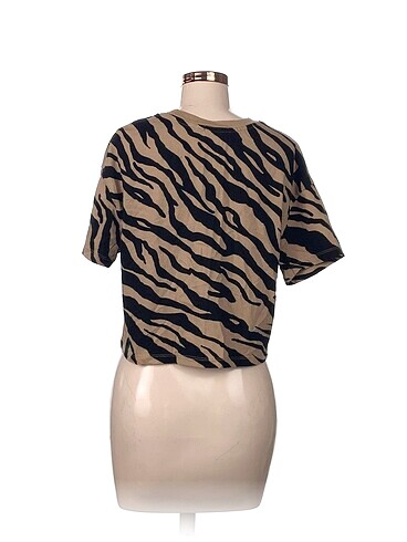 38 Beden Stradivarius T-shirt %70 İndirimli.
