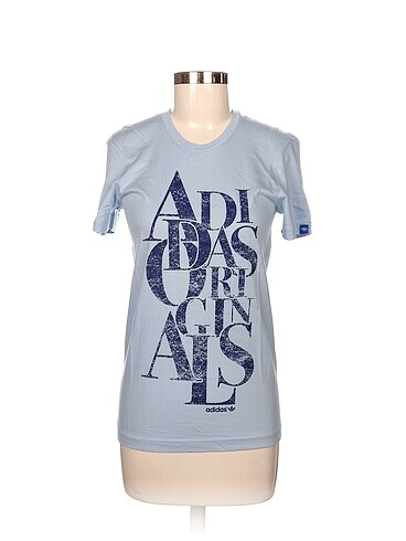 Adidas T-shirt %70 İndirimli.