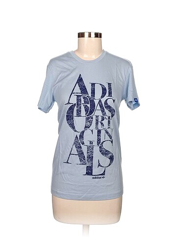 Adidas T-shirt %70 İndirimli.