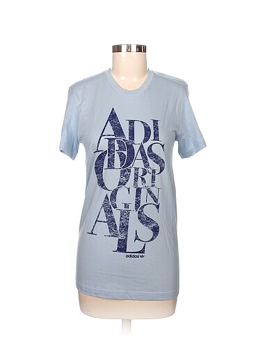 Adidas T-shirt %70 İndirimli.