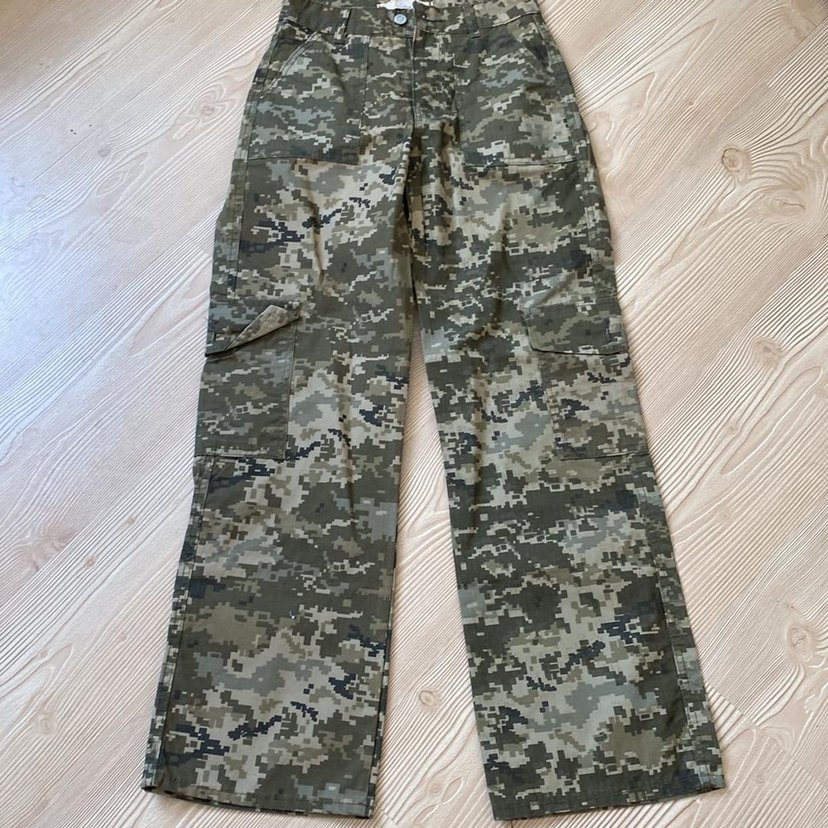 Kadın Gri Kamuflaj Desenli Bol Kesim Kumaş Pantolon - Görsel 2