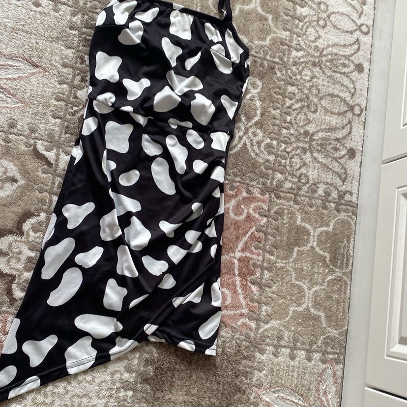 Siyah Beyaz Bağlama Desenli İnce Askılı Elbise - Görsel 3