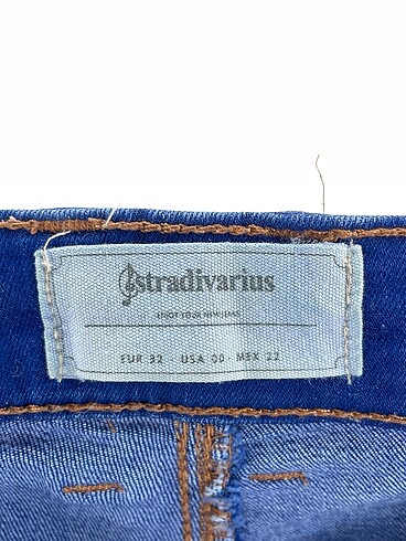 32 Beden mavi Renk Stradivarius Jean / Kot %70 İndirimli.