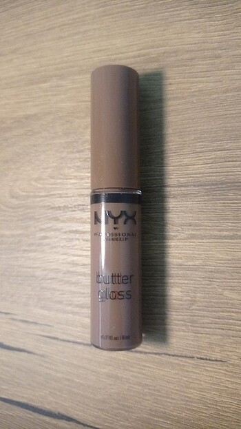 Nyx butter gloss cinnamon roll