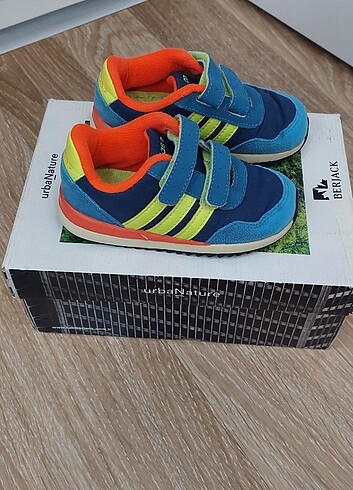 23 Beden Adidas çocuk ayakkabısı