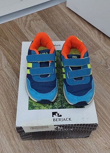 23 Beden çeşitli Renk Adidas çocuk ayakkabısı