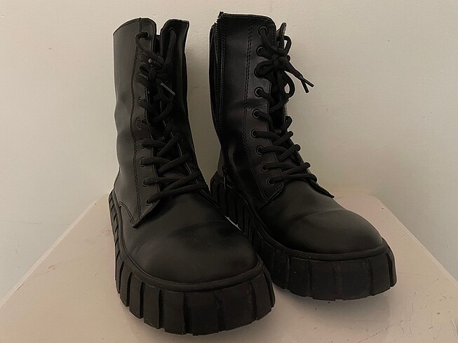 Deichmann Catwalk Bot