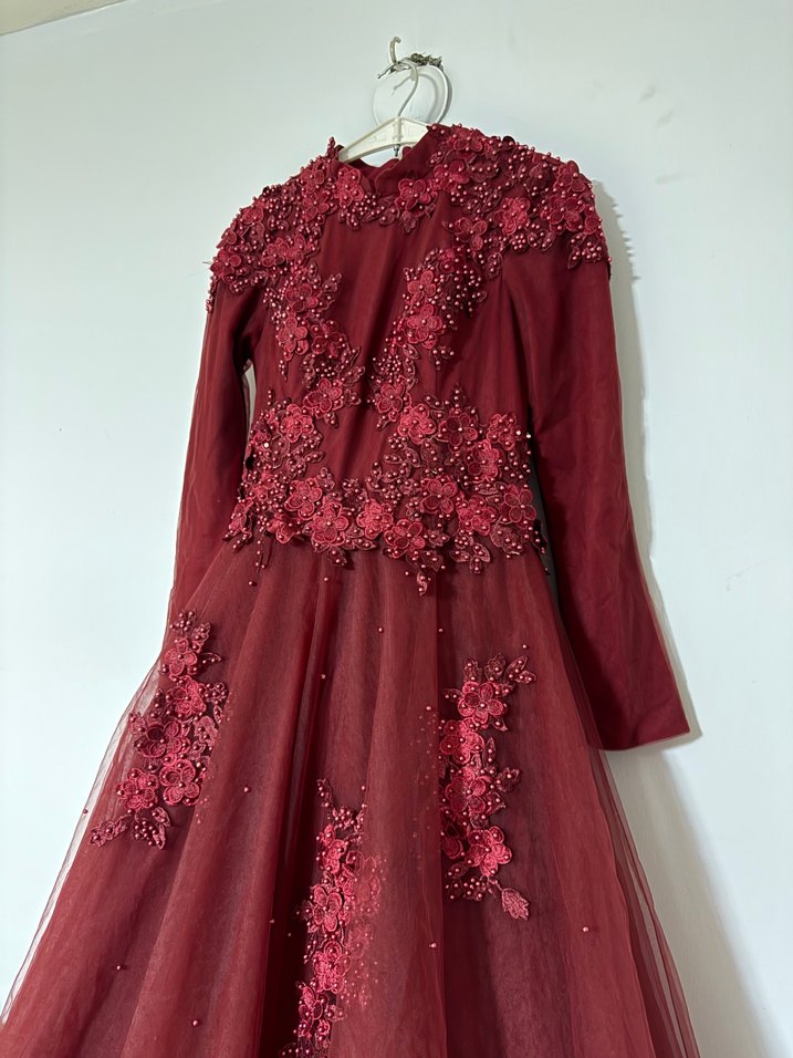 Bordo Uzun Kollu Nakışlı Uzun Abiye Elbise - Görsel 3