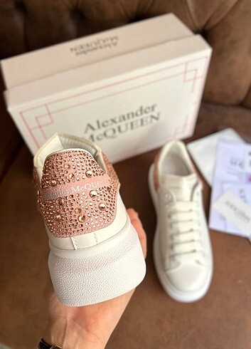 38 Beden Alexander McQueen