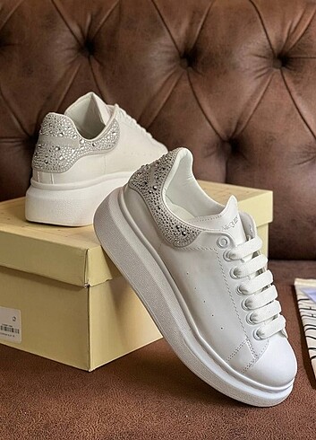 38 Beden Alexander McQueen