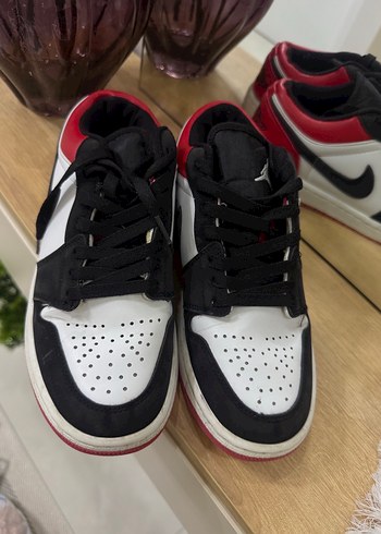 Nike Kirmizi Detayli Siyah Beyaz Sneaker
