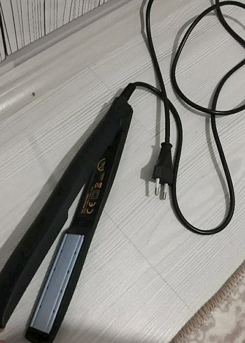 Siyah Saç Düzleştirici