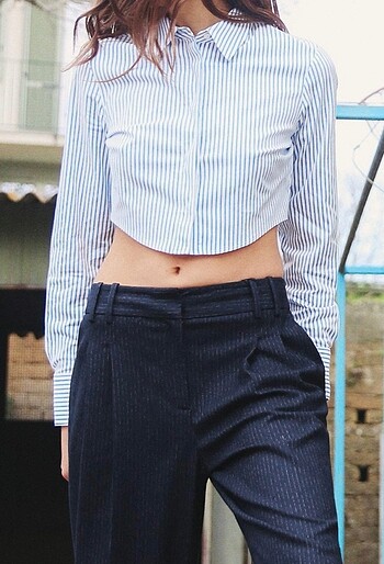 Zara vücuda oturan çizgili crop gömlek