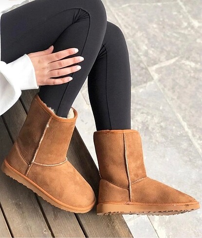 İçi tüylü uzun kahverengi ugg model bot