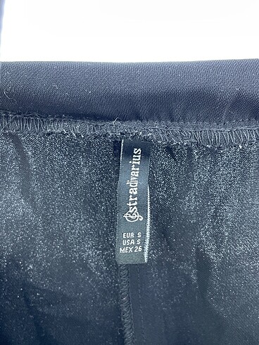 s Beden siyah Renk Stradivarius Mini Şort %70 İndirimli.