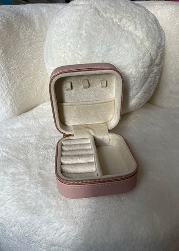 Pastel Bej Makyaj ve Takı Kutusu
