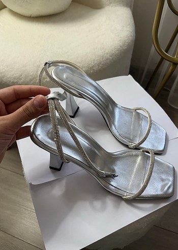 Zara Gümüş Metal Topuklu