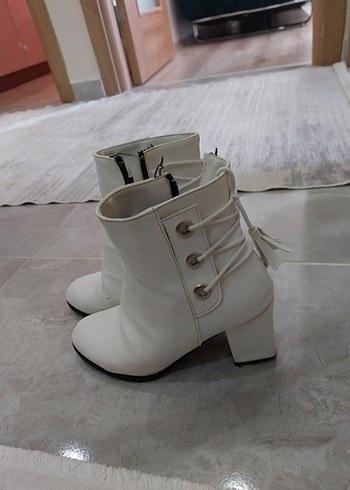 Beyaz Deri Stiletto Topuklu Kadın Bot - Görsel 2