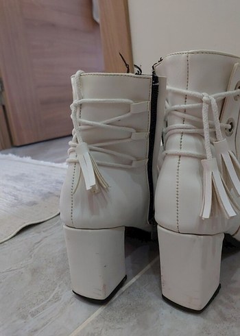 Beyaz Deri Stiletto Topuklu Kadın Bot - Görsel 3