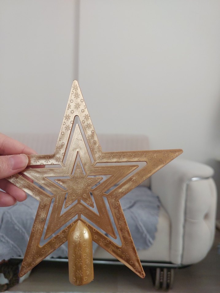 Renkli Yılbaşı Süsleri ve Altın Yıldız - Görsel 3