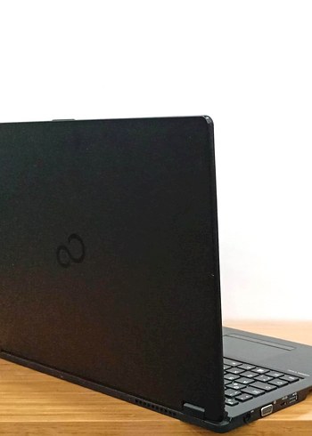 Fujitsu Lifebook U757 İ5 7300U - Görsel 6