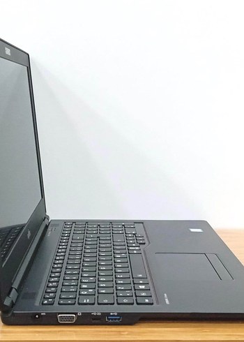 Beden Renk Fujitsu Lifebook U757 İ5 7300U